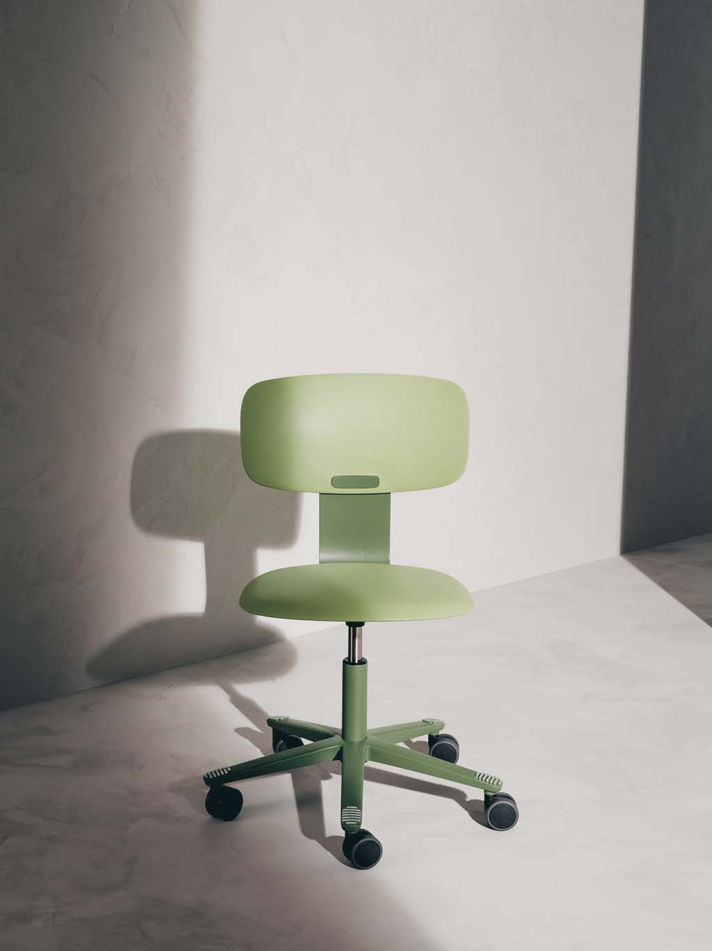 BLECKBERGET Swivel chair, Idekulla light green - IKEA
